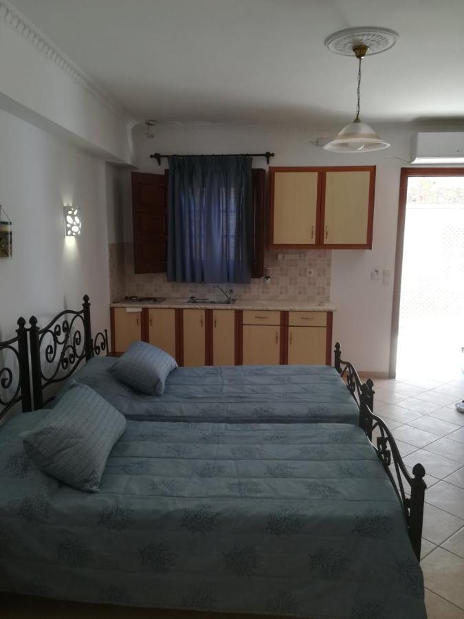 Kamári Leonidas Apartments المظهر الخارجي الصورة