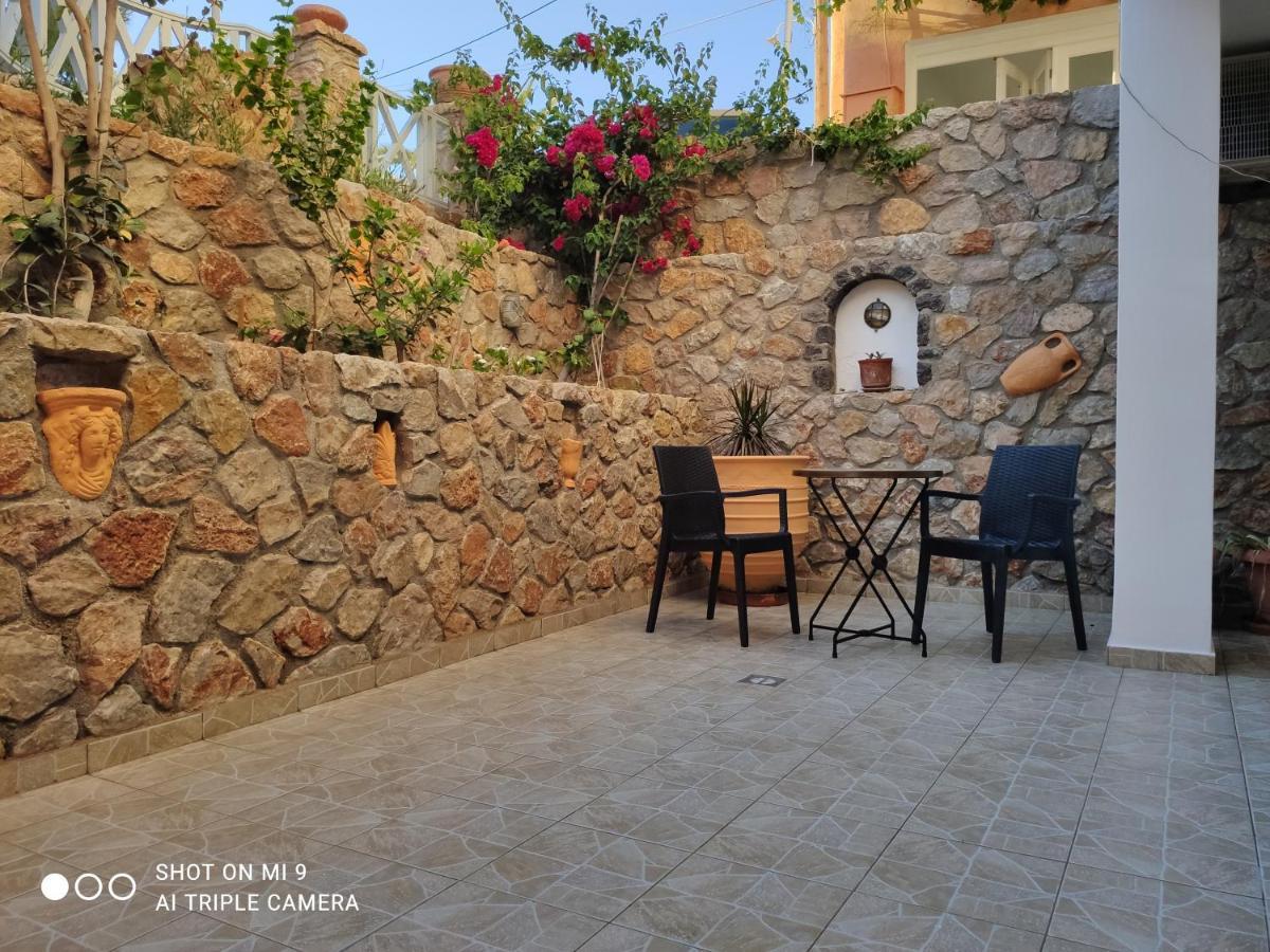 Kamári Leonidas Apartments المظهر الخارجي الصورة